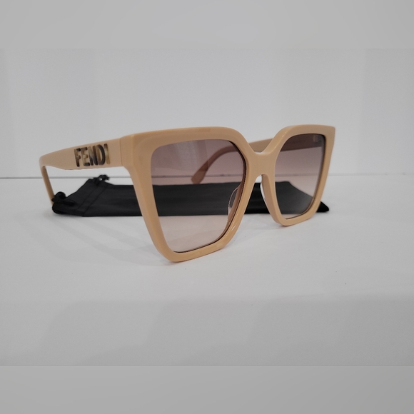 FENDI Sunglasses FE400861 - Picture 10 of 10